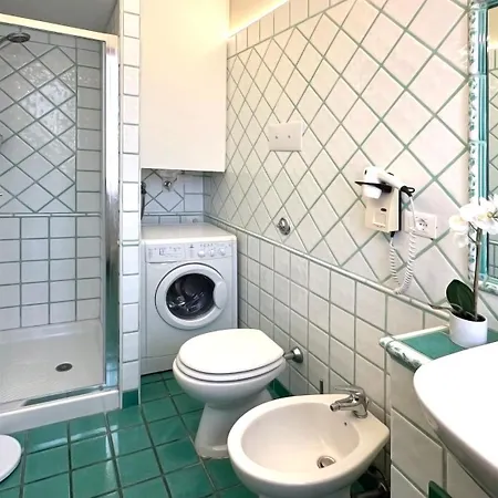 Int 11 - Elisa Apartment *